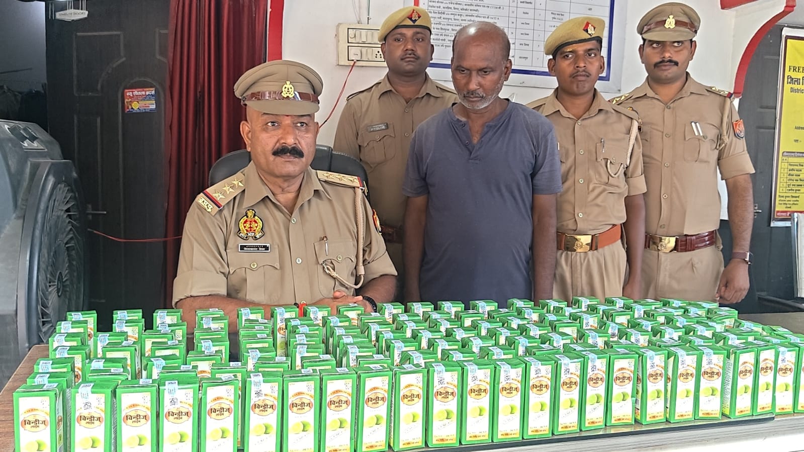 137 पाउच देशी शराब के साथ आरोपी गिरफ्तार