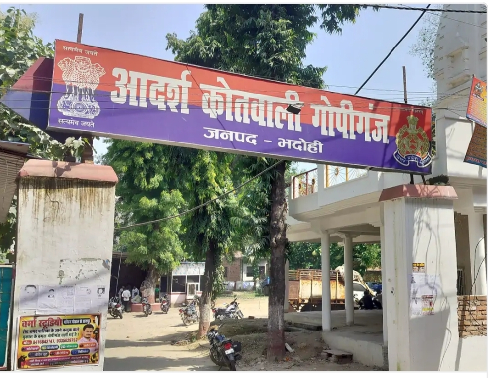 विसर्जन के दौरान युवक के डूबने की आशंका गोताखोर ढूंढने में लगे 