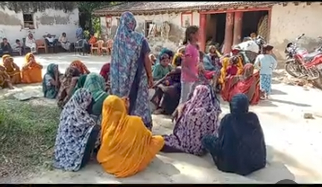 रेल की पटरी पार करना पड़ा महंगा, दो बच्चों के सर से उठा पिता का साया