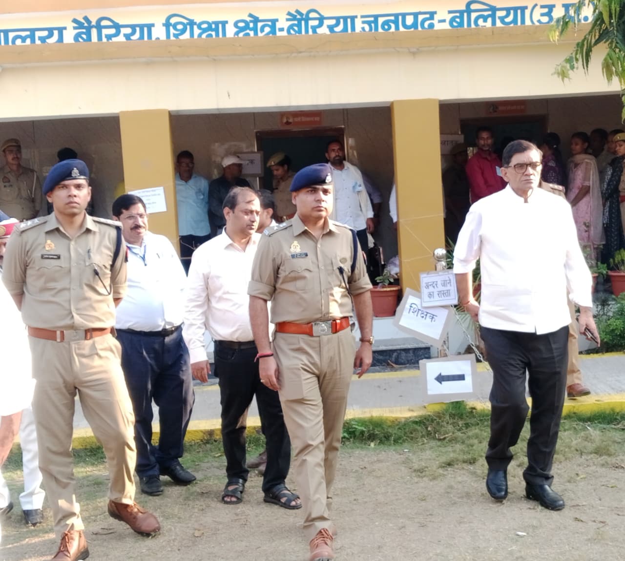 बलिया शिक्षक निर्वाचन में 66.06 तो स्नातक में 40.67 प्रतिशत हुआ मतदान